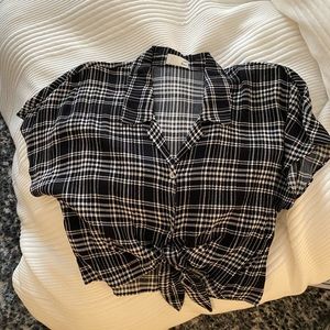 Aritzia black & white top